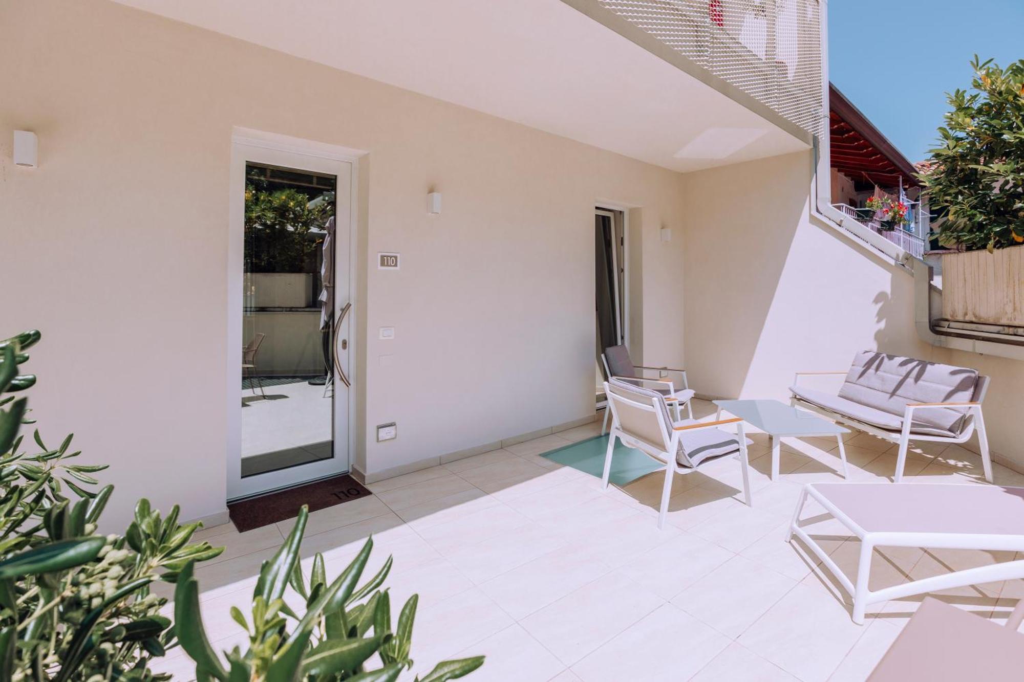 Ah Porticcioli Boutique Apartments San Felice del Benaco Exterior photo