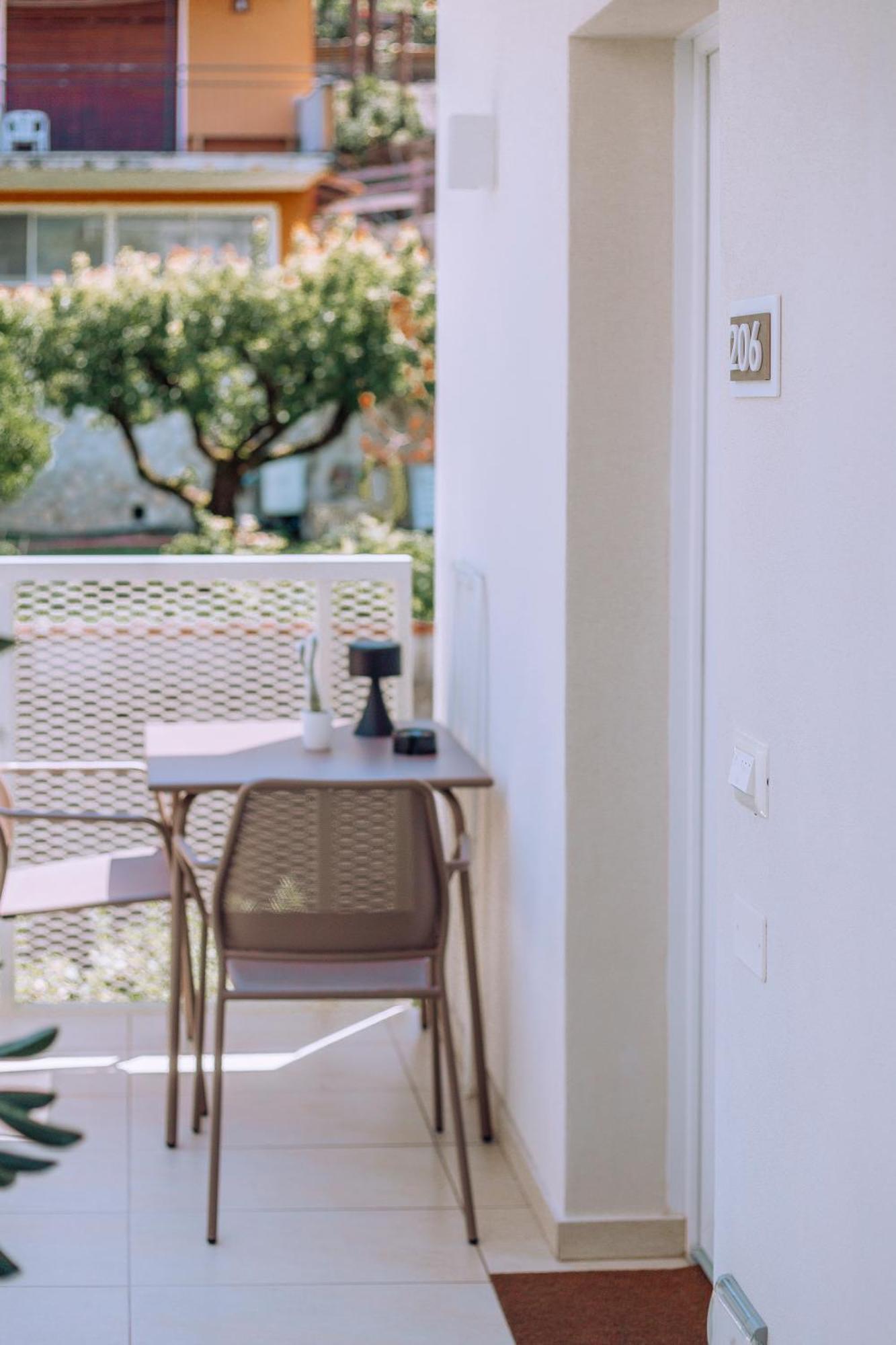 Ah Porticcioli Boutique Apartments San Felice del Benaco Exterior photo